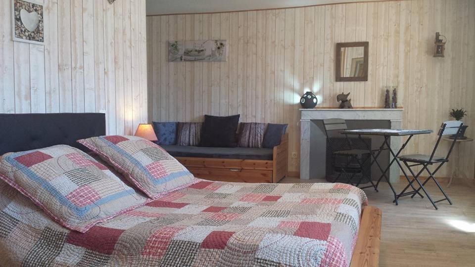 La Pierre Trouee Chambre D'Hotes Chateauneuf-de-Randon Luaran gambar